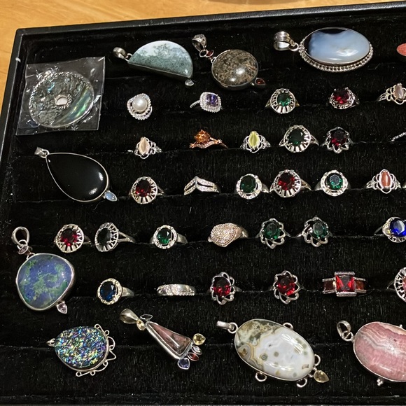 50 piece lot of beautiful jewelry, sterling silver rings, and pendants, 925 - Picture 2 of 7